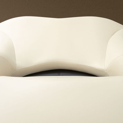YUME Espoir full-flat reclined position with stylist performing head spa